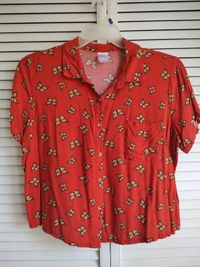 No Boundaries Short-Sleeve Button-Down Shirt with Yellow Butterfly Print